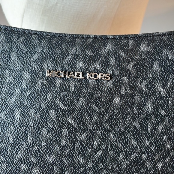 NWT MICHAEL KORS Jet Set Travel large  messenger CROSSBODY BAG blk gray pockets - Picture 4 of 17